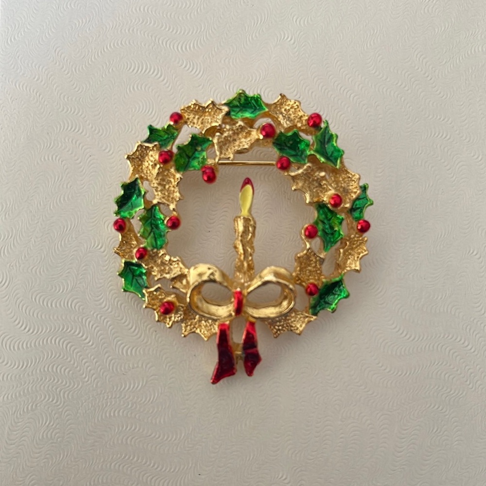 Holiday pin